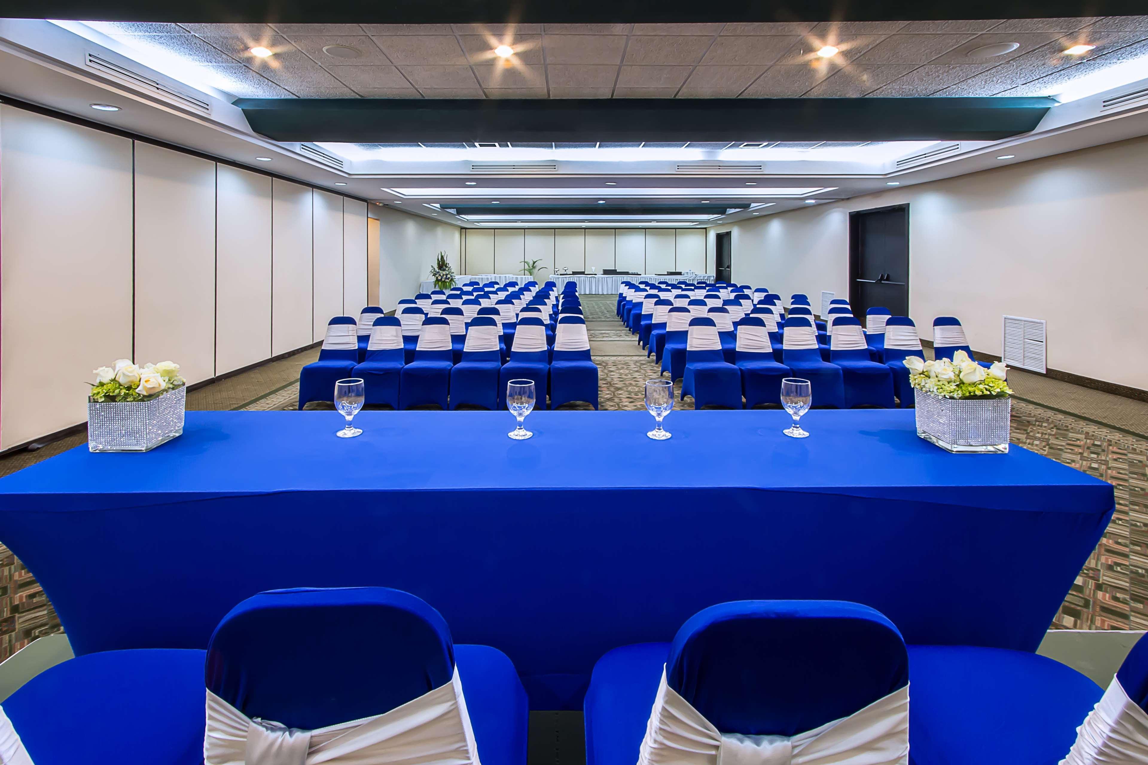 Best Western Plus Como Park Hotel Saint Paul Bagian luar foto